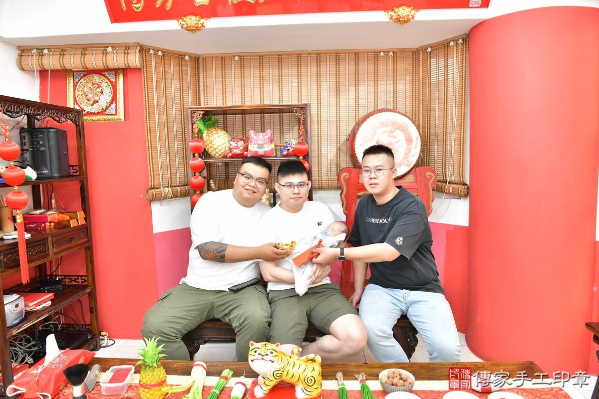 傳家手工印章高雄店、剃頭、滿月、剃胎毛、剃頭十禮、小雨寶寶、高雄市、拍照、生日快樂