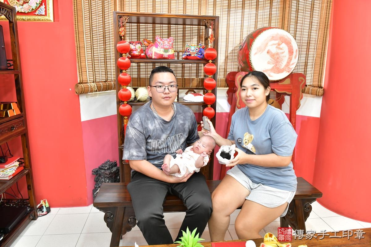 傳家手工印章高雄店、剃頭、滿月、剃胎毛、剃頭十禮、小聖寶寶、高雄市、拍照、生日快樂