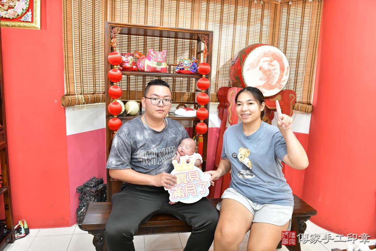 傳家手工印章高雄店、剃頭、滿月、剃胎毛、剃頭十禮、小聖寶寶、高雄市、拍照、生日快樂