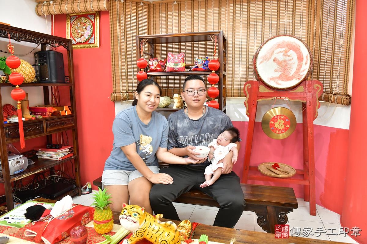 傳家手工印章高雄店、剃頭、滿月、剃胎毛、剃頭十禮、小聖寶寶、高雄市、拍照、生日快樂
