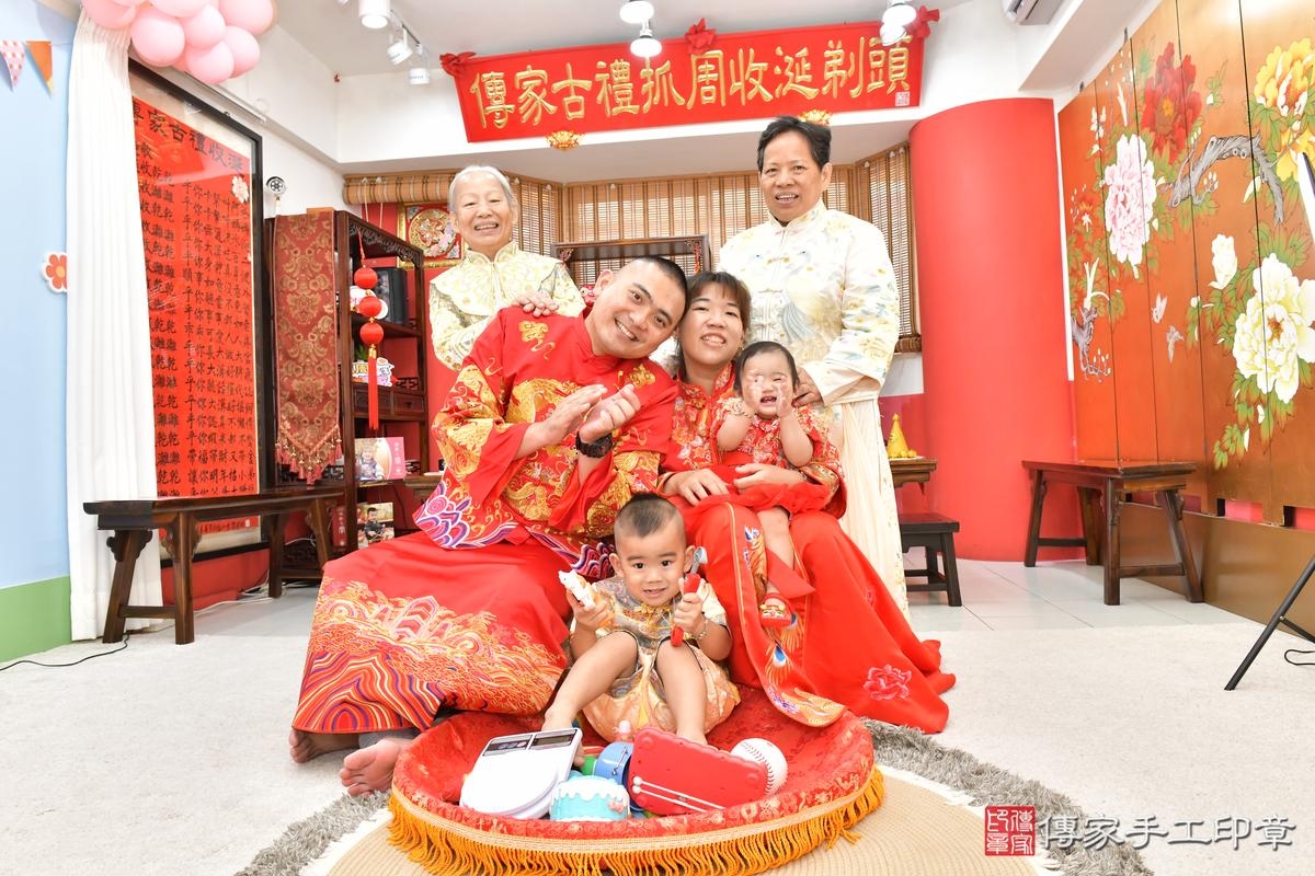 傳家手工印章高雄店、抓周、度晬、中國風會場、抓周道具物品、抓周證書、滿周歲、喬喬寶寶、高雄市、拍照、生日快樂