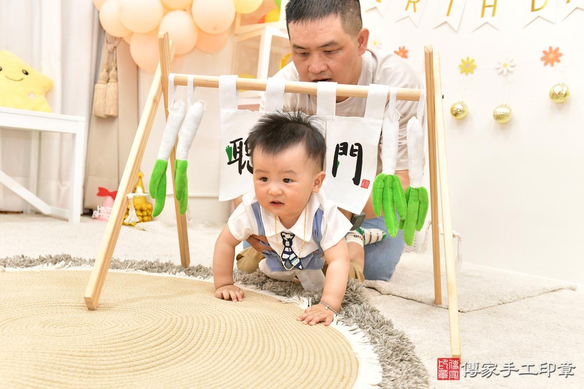 傳家手工印章高雄店、美式抓周、抓周道具、未來職業、滿周歲、恩恩寶寶、高雄市、拍照、生日快樂 傳家手工印章高雄店、美式抓周、抓周道具、未來職業、滿周歲、恩恩寶寶、高雄市、拍照、生日快樂
