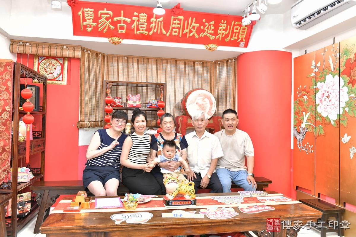 傳家手工印章高雄店、美式抓周、抓周道具、未來職業、滿周歲、恩恩寶寶、高雄市、拍照、生日快樂 傳家手工印章高雄店、美式抓周、抓周道具、未來職業、滿周歲、恩恩寶寶、高雄市、拍照、生日快樂