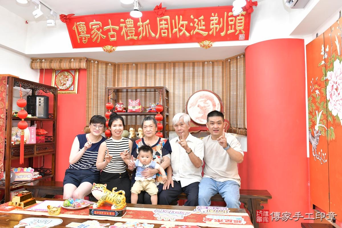 傳家手工印章高雄店、美式抓周、抓周道具、未來職業、滿周歲、恩恩寶寶、高雄市、拍照、生日快樂 傳家手工印章高雄店、美式抓周、抓周道具、未來職業、滿周歲、恩恩寶寶、高雄市、拍照、生日快樂
