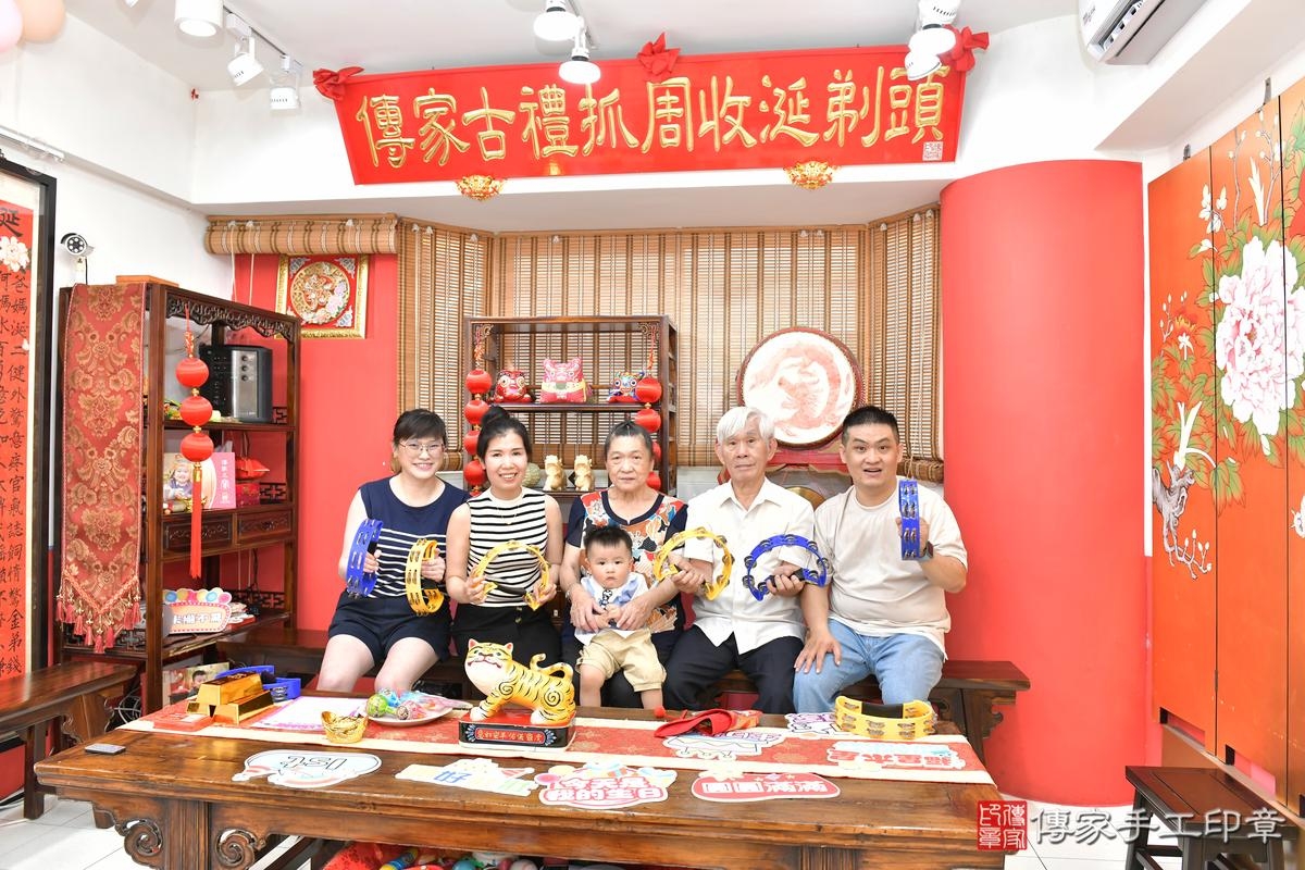 傳家手工印章高雄店、美式抓周、抓周道具、未來職業、滿周歲、恩恩寶寶、高雄市、拍照、生日快樂 傳家手工印章高雄店、美式抓周、抓周道具、未來職業、滿周歲、恩恩寶寶、高雄市、拍照、生日快樂