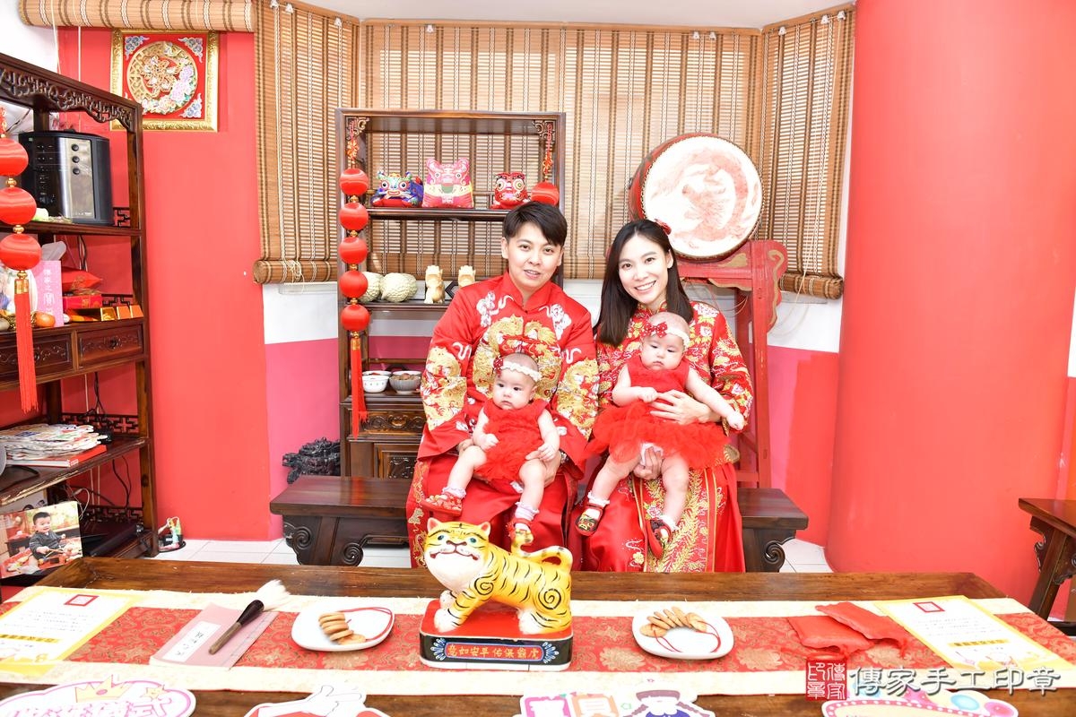 傳家手工印章高雄店、收涎、四個月、收涎餅、吉祥話、緁緁 瑜瑜寶寶、高雄市、拍照、生日快樂
