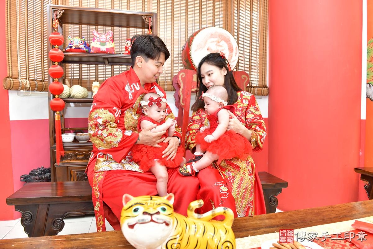 傳家手工印章高雄店、收涎、四個月、收涎餅、吉祥話、緁緁 瑜瑜寶寶、高雄市、拍照、生日快樂