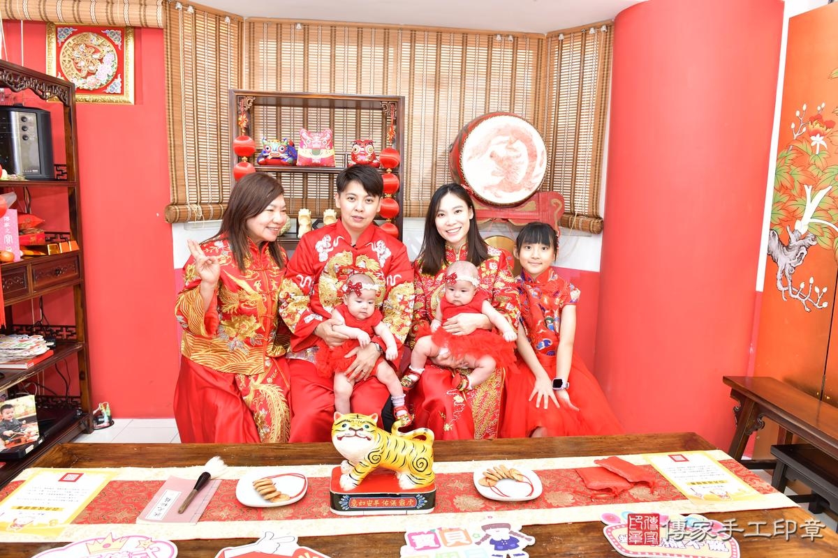 傳家手工印章高雄店、收涎、四個月、收涎餅、吉祥話、緁緁 瑜瑜寶寶、高雄市、拍照、生日快樂