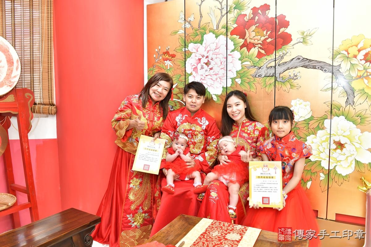 傳家手工印章高雄店、收涎、四個月、收涎餅、吉祥話、緁緁 瑜瑜寶寶、高雄市、拍照、生日快樂