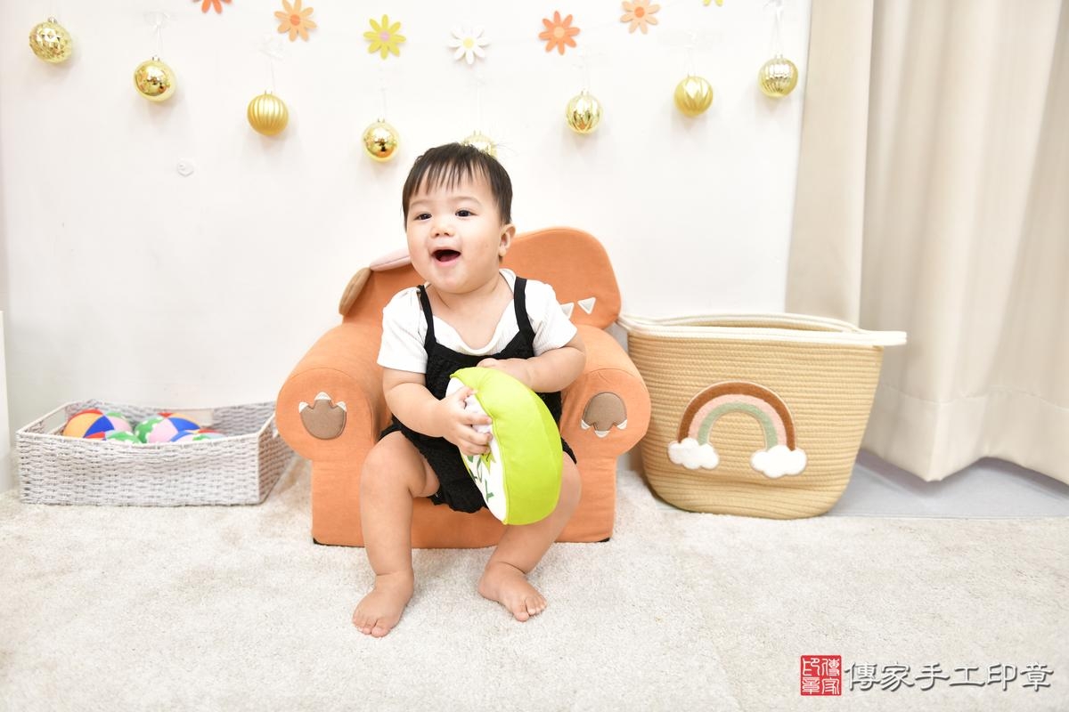 傳家手工印章高雄店、美式抓周、抓周道具、未來職業、滿周歲、小延寶寶、高雄市、拍照、生日快樂 傳家手工印章高雄店、美式抓周、抓周道具、未來職業、滿周歲、小延寶寶、高雄市、拍照、生日快樂