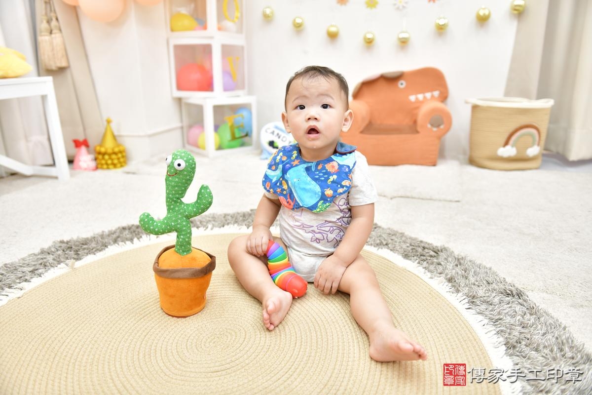 傳家手工印章高雄店、美式抓周、抓周道具、未來職業、滿周歲、翔翔寶寶、高雄市、拍照、生日快樂 傳家手工印章高雄店、美式抓周、抓周道具、未來職業、滿周歲、翔翔寶寶、高雄市、拍照、生日快樂