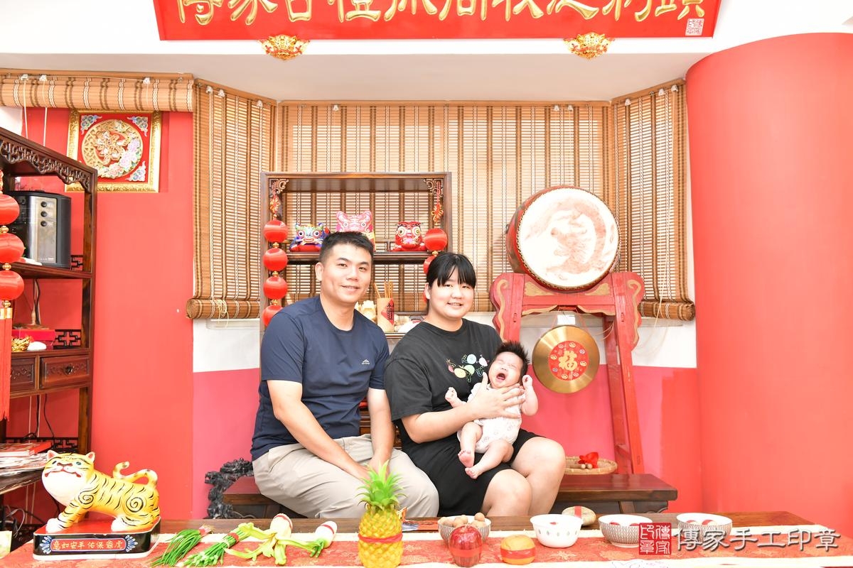 傳家手工印章高雄店、剃頭、滿月、剃胎毛、剃頭十禮、小依寶寶、高雄市、拍照、生日快樂