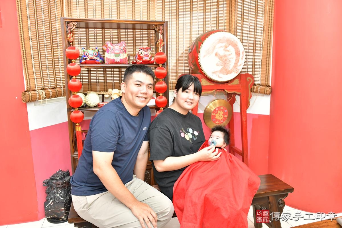 傳家手工印章高雄店、剃頭、滿月、剃胎毛、剃頭十禮、小依寶寶、高雄市、拍照、生日快樂