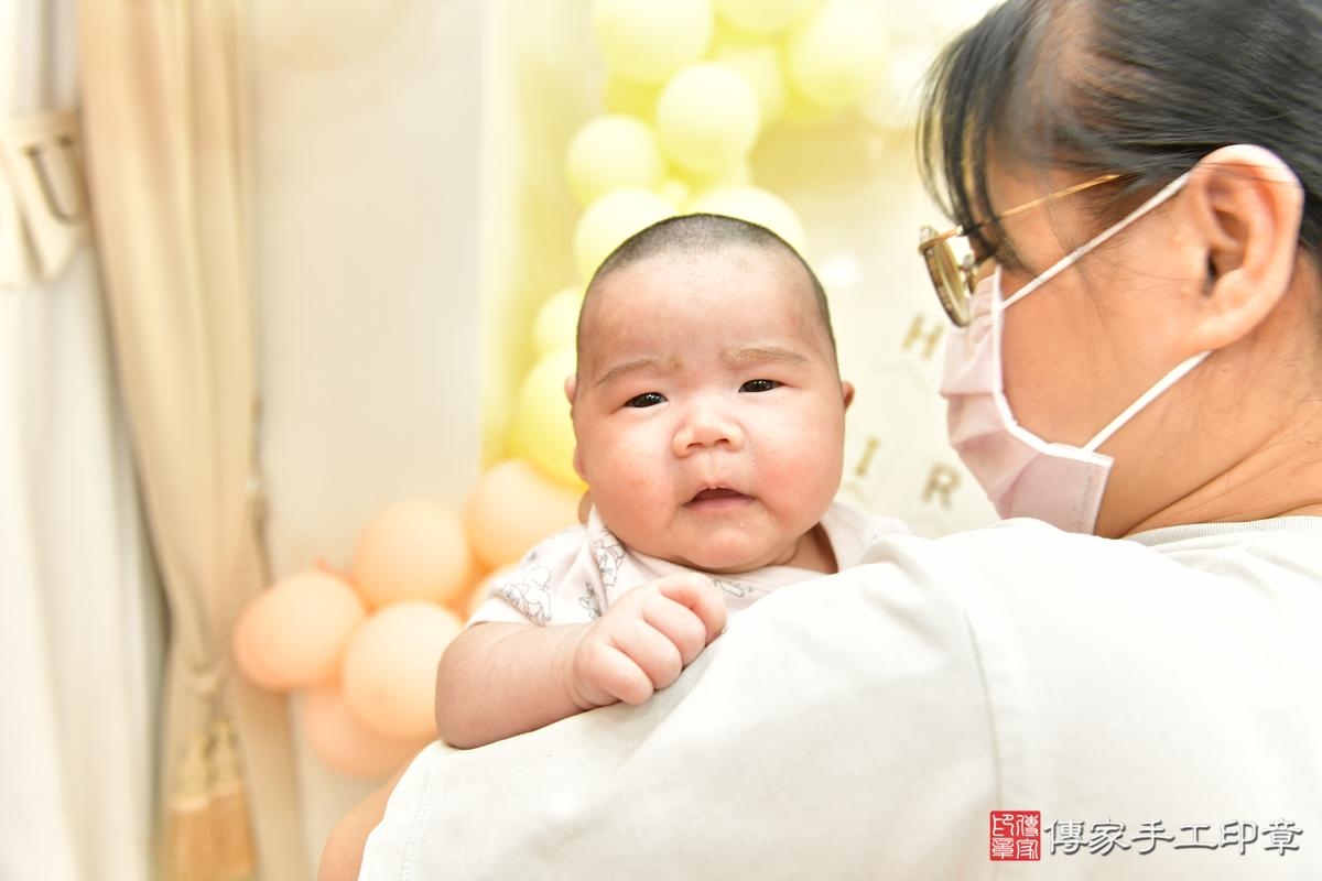 傳家手工印章高雄店、剃頭、滿月、剃胎毛、剃頭十禮、小依寶寶、高雄市、拍照、生日快樂