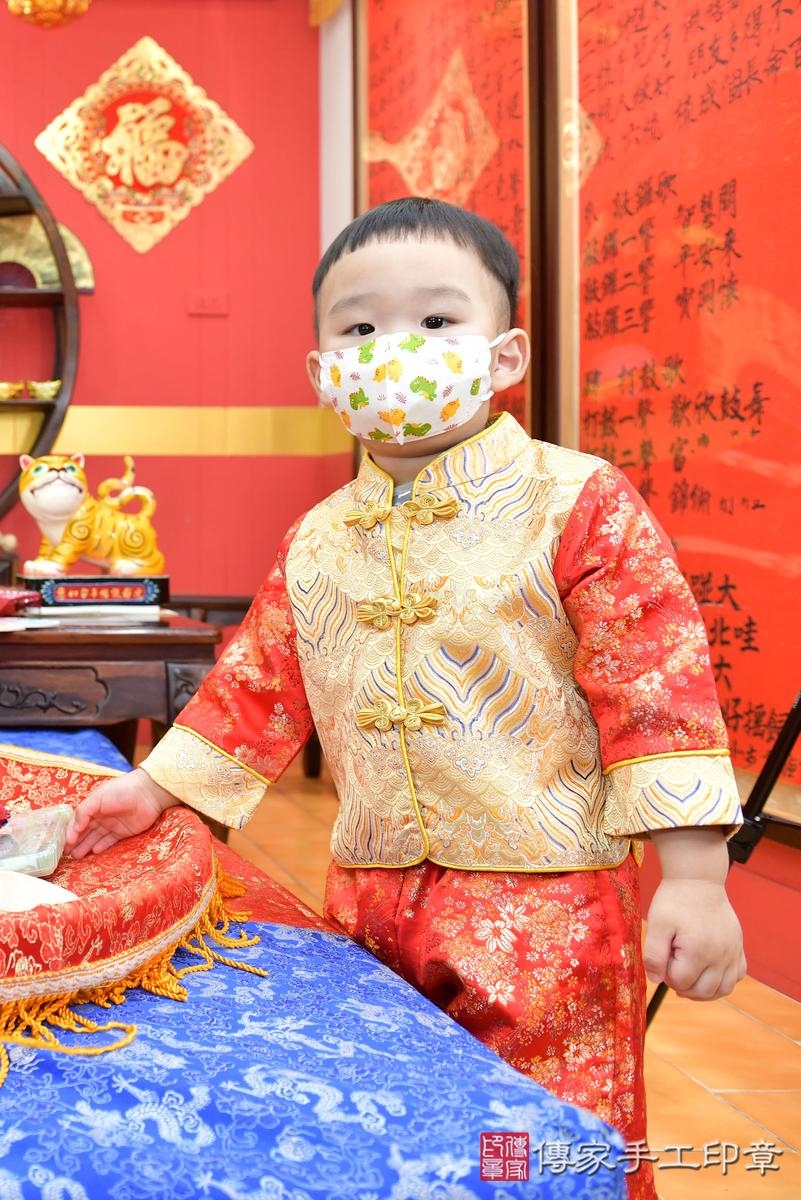 傳家手工印章桃園店、抓周、度晬、中國風會場、抓周道具物品、抓周證書、滿周歲、維維寶寶、桃園市、拍照、生日快樂