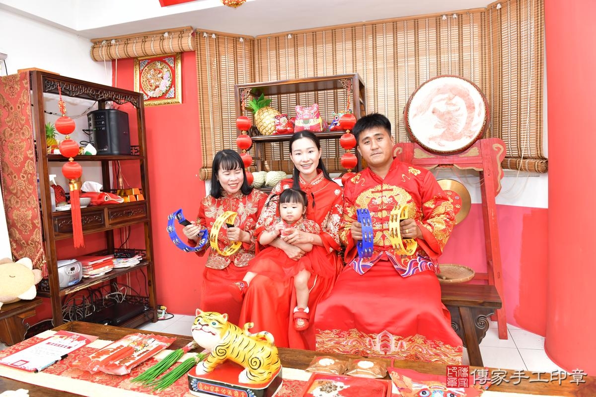 傳家手工印章桃園店、美式抓周、抓周道具、未來職業、滿周歲、小雅寶寶、桃園市、拍照、生日快樂 傳家手工印章桃園店、美式抓周、抓周道具、未來職業、滿周歲、小雅寶寶、桃園市、拍照、生日快樂