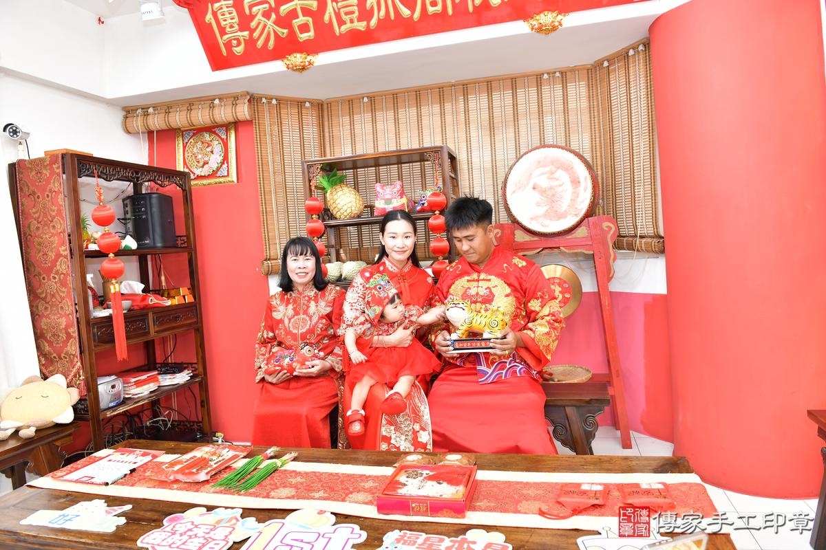 傳家手工印章桃園店、美式抓周、抓周道具、未來職業、滿周歲、小雅寶寶、桃園市、拍照、生日快樂 傳家手工印章桃園店、美式抓周、抓周道具、未來職業、滿周歲、小雅寶寶、桃園市、拍照、生日快樂