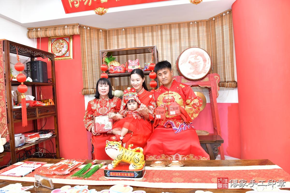 傳家手工印章桃園店、美式抓周、抓周道具、未來職業、滿周歲、小雅寶寶、桃園市、拍照、生日快樂 傳家手工印章桃園店、美式抓周、抓周道具、未來職業、滿周歲、小雅寶寶、桃園市、拍照、生日快樂