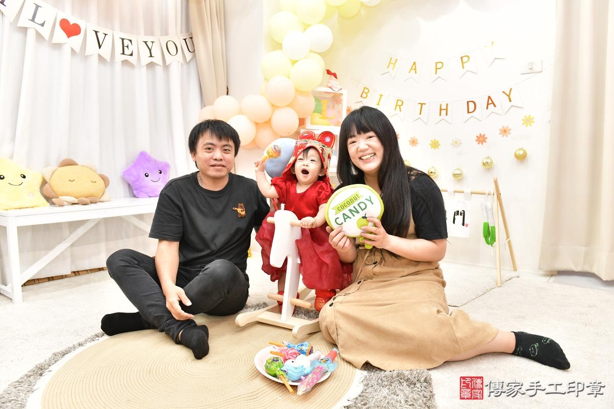 傳家手工印章桃園店、美式抓周、抓周道具、未來職業、滿周歲、小彤寶寶、桃園市、拍照、生日快樂 傳家手工印章桃園店、美式抓周、抓周道具、未來職業、滿周歲、小彤寶寶、桃園市、拍照、生日快樂
