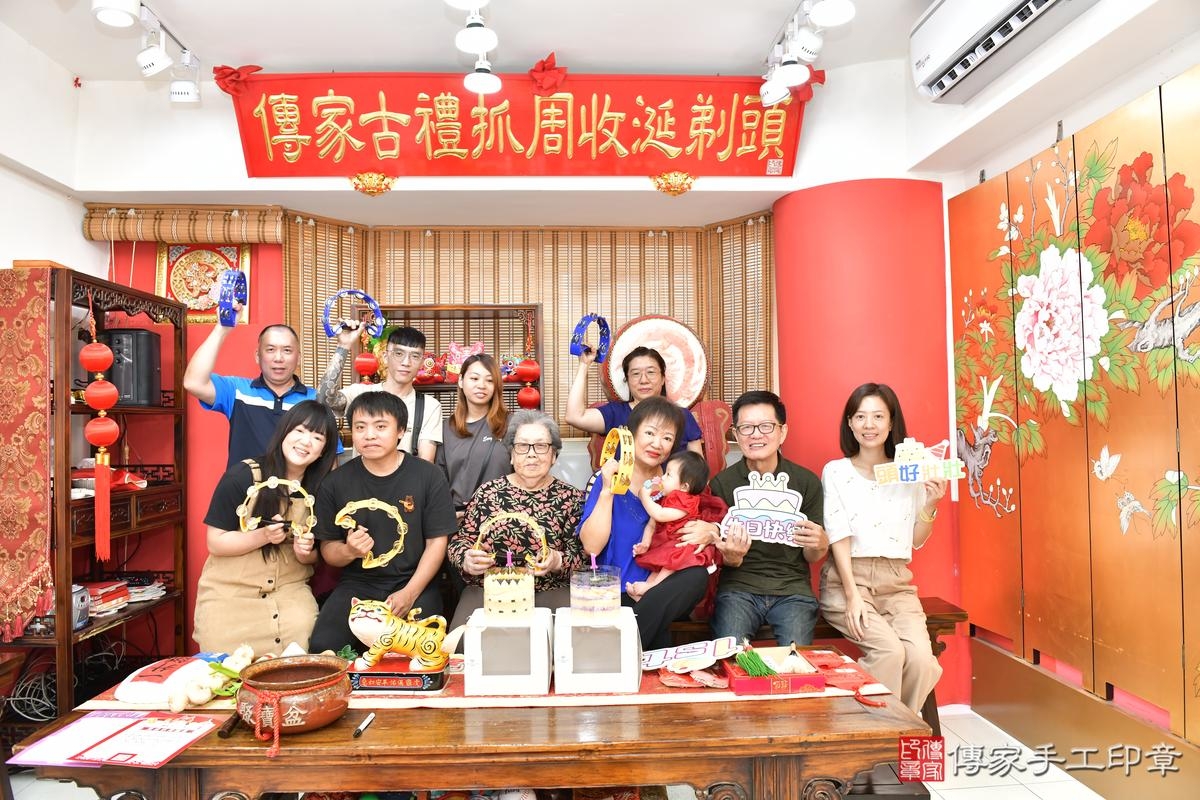 傳家手工印章桃園店、美式抓周、抓周道具、未來職業、滿周歲、小彤寶寶、桃園市、拍照、生日快樂 傳家手工印章桃園店、美式抓周、抓周道具、未來職業、滿周歲、小彤寶寶、桃園市、拍照、生日快樂