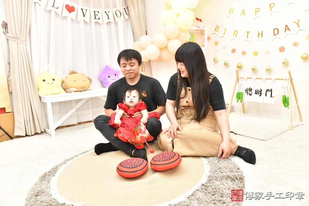 傳家手工印章桃園店、美式抓周、抓周道具、未來職業、滿周歲、小彤寶寶、桃園市、拍照、生日快樂 傳家手工印章桃園店、美式抓周、抓周道具、未來職業、滿周歲、小彤寶寶、桃園市、拍照、生日快樂