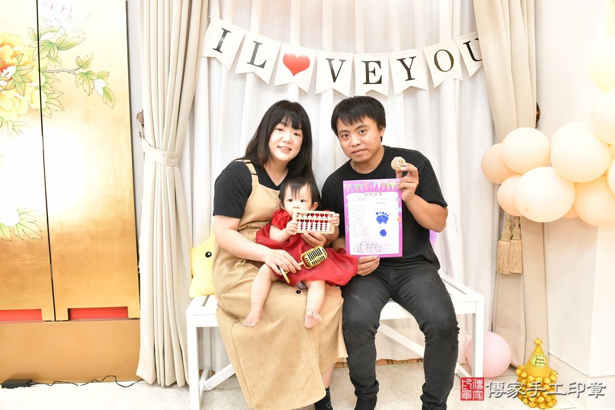 傳家手工印章桃園店、美式抓周、抓周道具、未來職業、滿周歲、小彤寶寶、桃園市、拍照、生日快樂 傳家手工印章桃園店、美式抓周、抓周道具、未來職業、滿周歲、小彤寶寶、桃園市、拍照、生日快樂