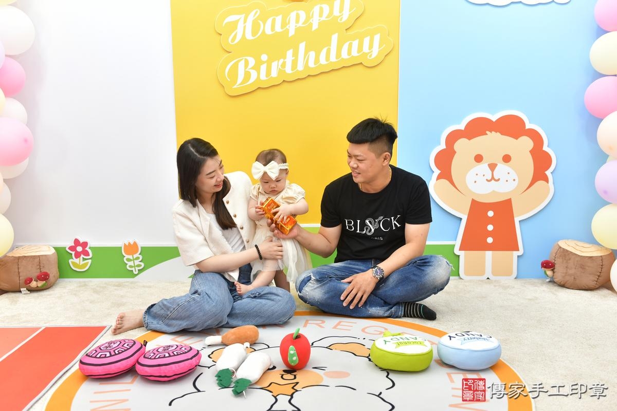 傳家手工印章台中店、美式抓周、抓周道具、未來職業、滿周歲、㛓㛓寶寶、台中市、拍照、生日快樂