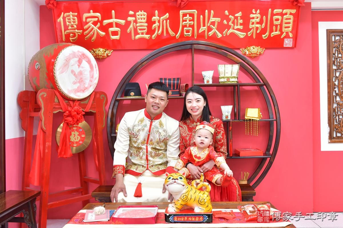 傳家手工印章台中店、美式抓周、抓周道具、未來職業、滿周歲、㛓㛓寶寶、台中市、拍照、生日快樂