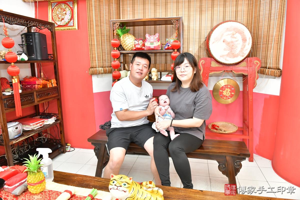 傳家手工印章桃園店、剃頭、滿月、剃胎毛、剃頭十禮、小梓寶寶、桃園市、拍照、生日快樂 傳家手工印章桃園店、剃頭、滿月、剃胎毛、剃頭十禮、小梓寶寶、桃園市、拍照、生日快樂