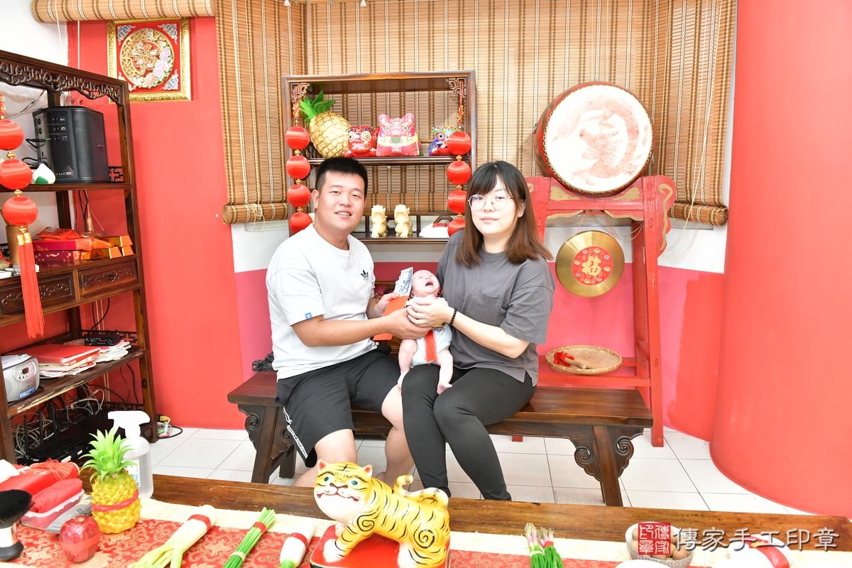 傳家手工印章桃園店、剃頭、滿月、剃胎毛、剃頭十禮、小梓寶寶、桃園市、拍照、生日快樂 傳家手工印章桃園店、剃頭、滿月、剃胎毛、剃頭十禮、小梓寶寶、桃園市、拍照、生日快樂