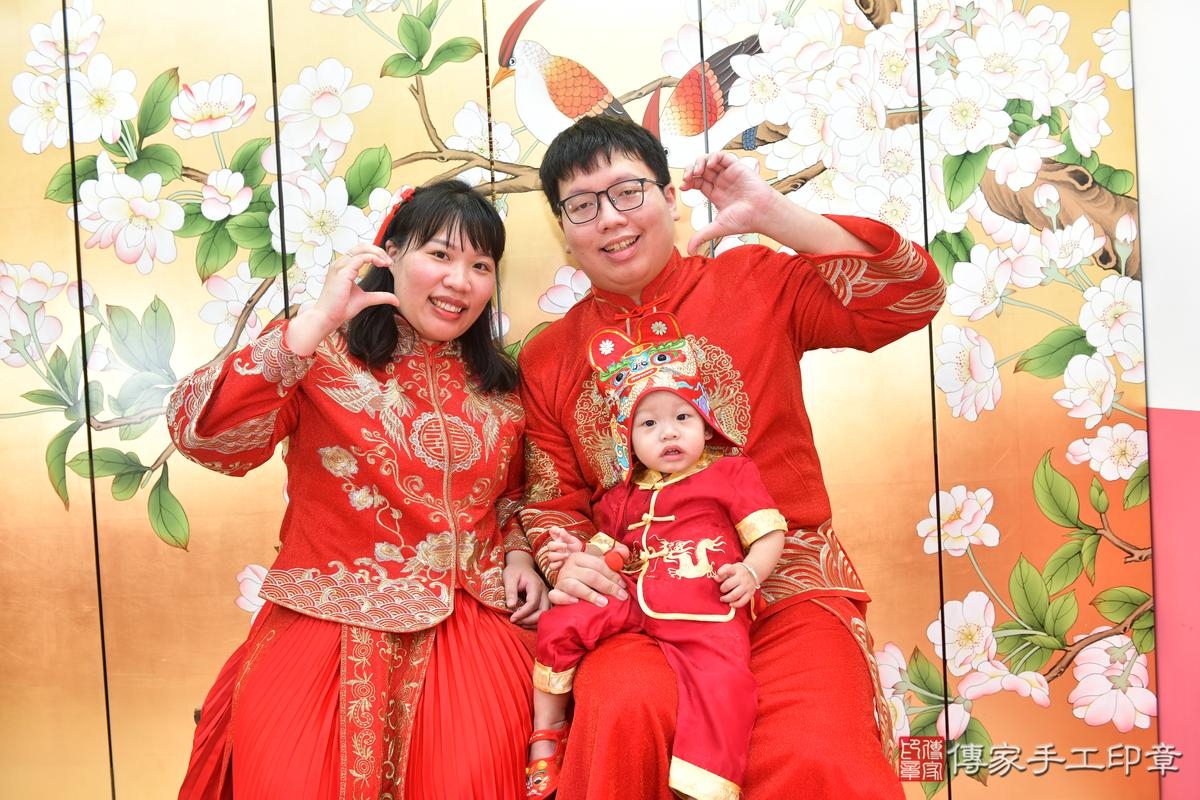 傳家手工印章台中店、抓周、度晬、中國風會場、抓周道具物品、抓周證書、滿周歲、小懿寶寶、台中市、拍照、生日快樂