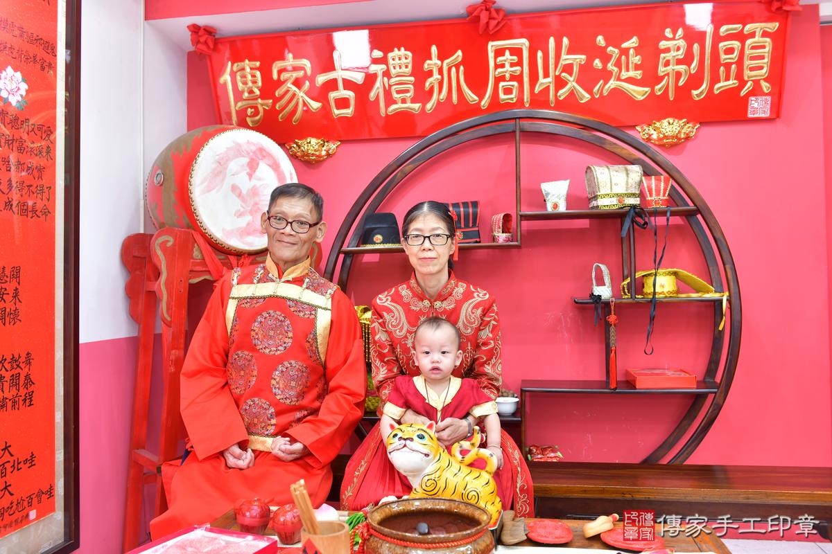 傳家手工印章台中店、抓周、度晬、中國風會場、抓周道具物品、抓周證書、滿周歲、小懿寶寶、台中市、拍照、生日快樂