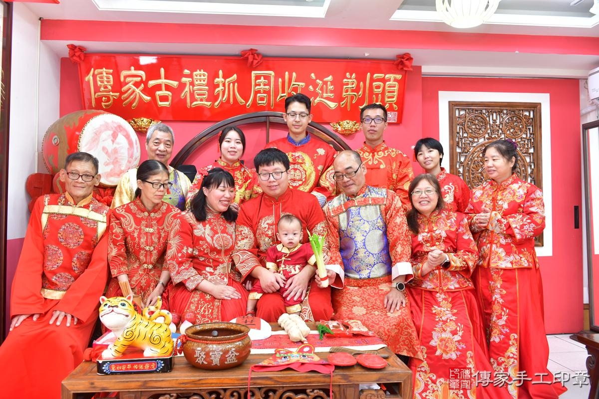 傳家手工印章台中店、抓周、度晬、中國風會場、抓周道具物品、抓周證書、滿周歲、小懿寶寶、台中市、拍照、生日快樂