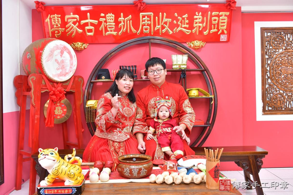傳家手工印章台中店、抓周、度晬、中國風會場、抓周道具物品、抓周證書、滿周歲、小懿寶寶、台中市、拍照、生日快樂