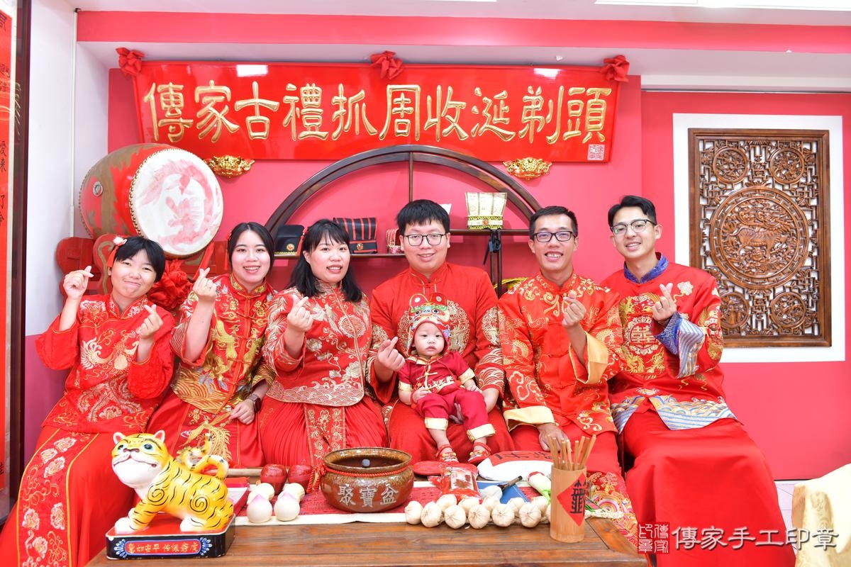 傳家手工印章台中店、抓周、度晬、中國風會場、抓周道具物品、抓周證書、滿周歲、小懿寶寶、台中市、拍照、生日快樂
