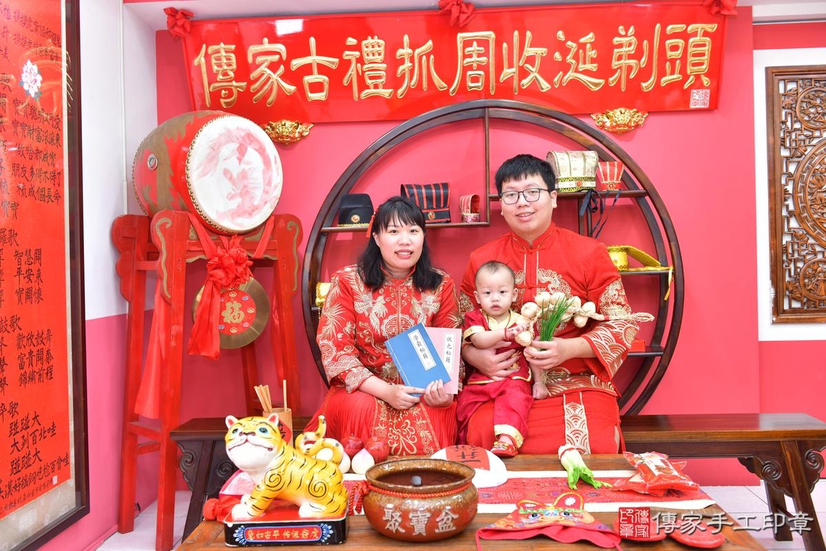 傳家手工印章台中店、抓周、度晬、中國風會場、抓周道具物品、抓周證書、滿周歲、小懿寶寶、台中市、拍照、生日快樂