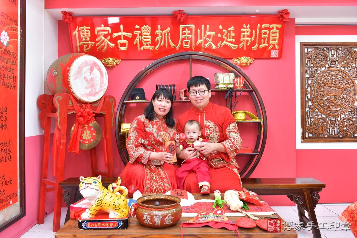 傳家手工印章台中店、抓周、度晬、中國風會場、抓周道具物品、抓周證書、滿周歲、小懿寶寶、台中市、拍照、生日快樂