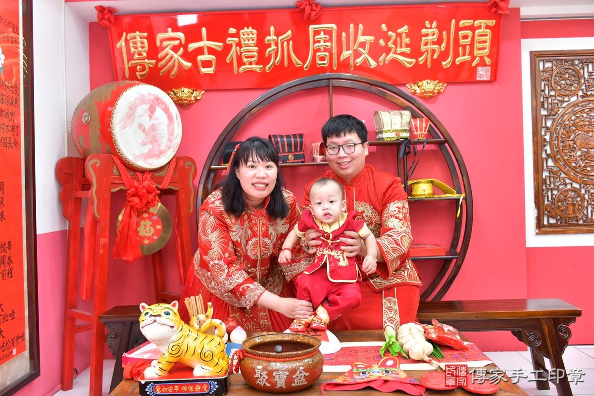 傳家手工印章台中店、抓周、度晬、中國風會場、抓周道具物品、抓周證書、滿周歲、小懿寶寶、台中市、拍照、生日快樂