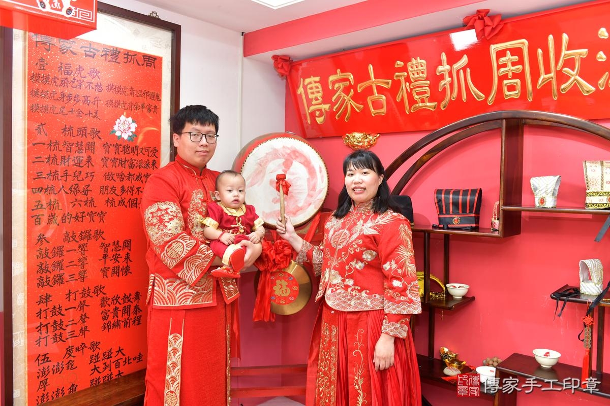 傳家手工印章台中店、抓周、度晬、中國風會場、抓周道具物品、抓周證書、滿周歲、小懿寶寶、台中市、拍照、生日快樂