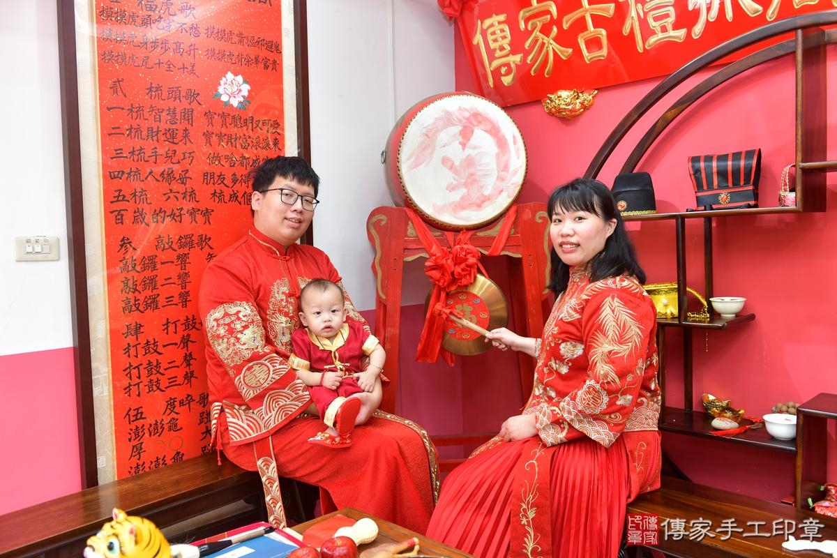 傳家手工印章台中店、抓周、度晬、中國風會場、抓周道具物品、抓周證書、滿周歲、小懿寶寶、台中市、拍照、生日快樂