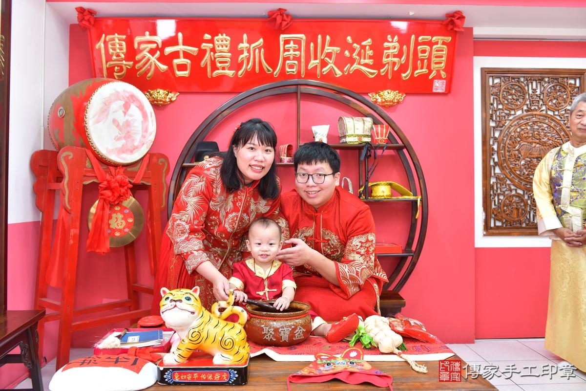 傳家手工印章台中店、抓周、度晬、中國風會場、抓周道具物品、抓周證書、滿周歲、小懿寶寶、台中市、拍照、生日快樂