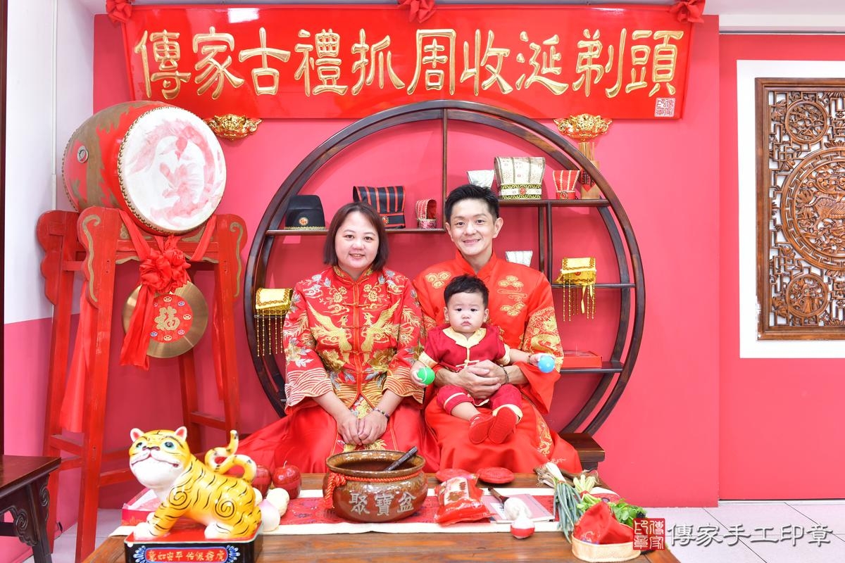 傳家手工印章台中店、抓周、度晬、中國風會場、抓周道具物品、抓周證書、滿周歲、鍇鍇寶寶、台中市、拍照、生日快樂