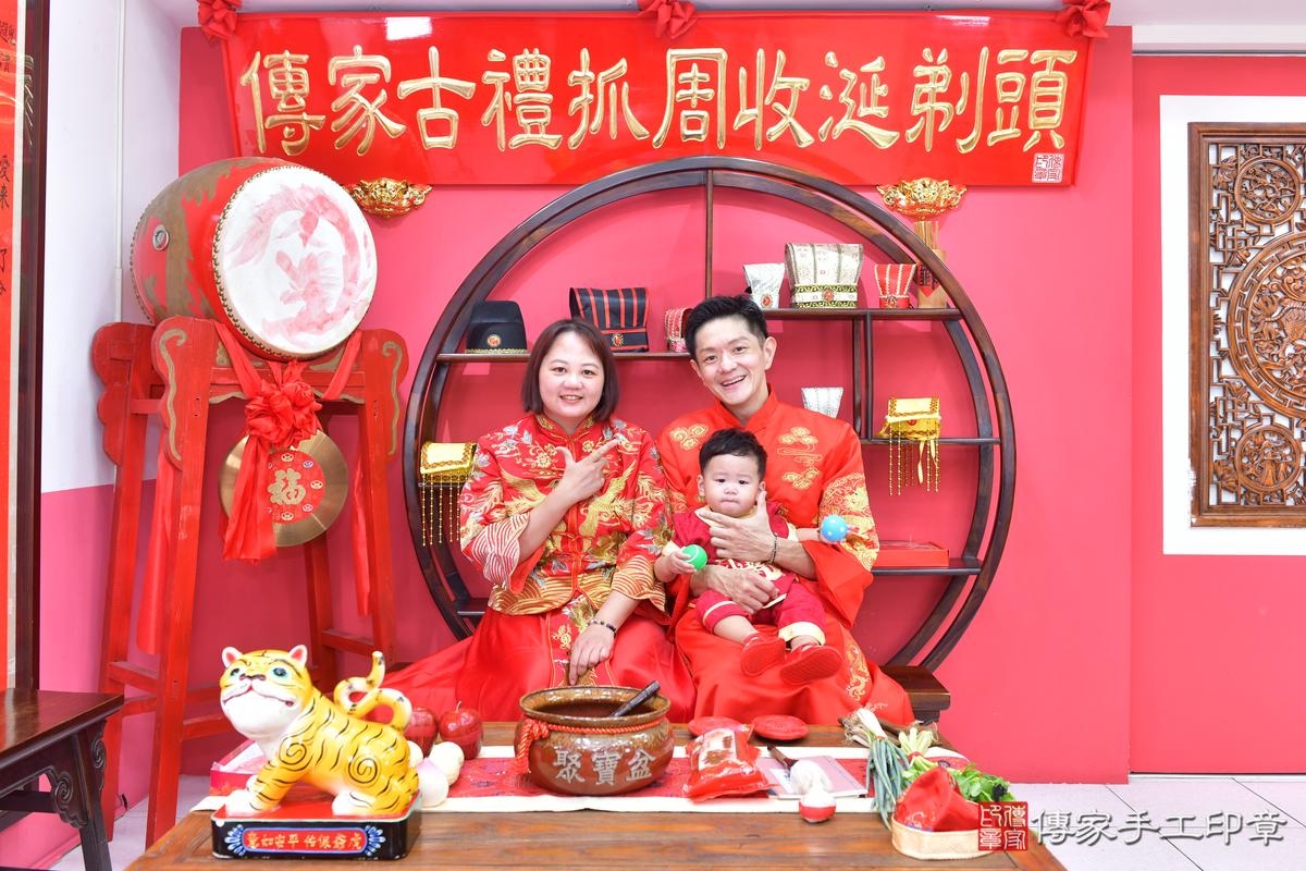 傳家手工印章台中店、抓周、度晬、中國風會場、抓周道具物品、抓周證書、滿周歲、鍇鍇寶寶、台中市、拍照、生日快樂