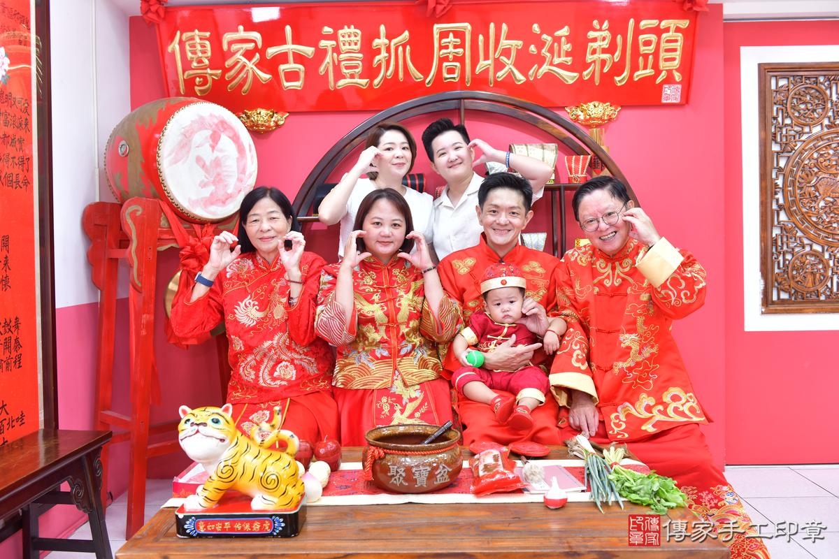 傳家手工印章台中店、抓周、度晬、中國風會場、抓周道具物品、抓周證書、滿周歲、鍇鍇寶寶、台中市、拍照、生日快樂