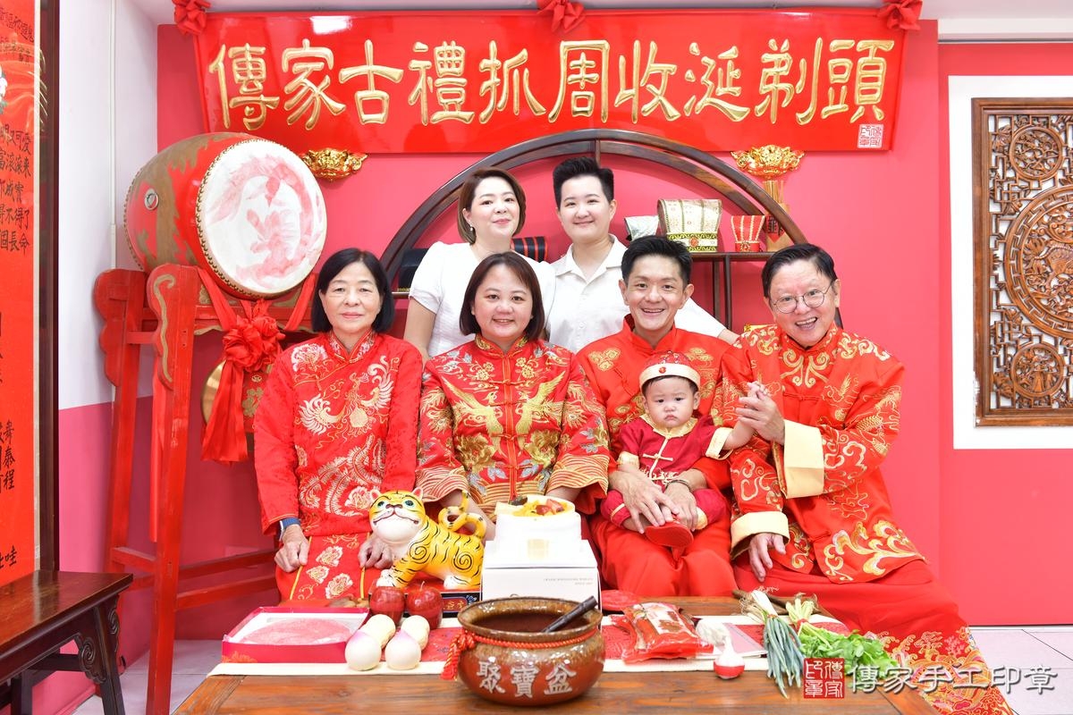 傳家手工印章台中店、抓周、度晬、中國風會場、抓周道具物品、抓周證書、滿周歲、鍇鍇寶寶、台中市、拍照、生日快樂