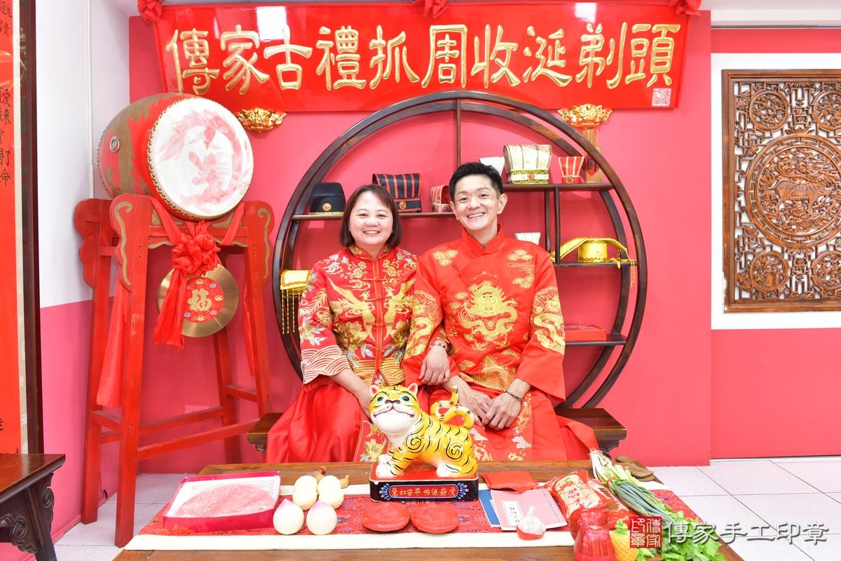 傳家手工印章台中店、抓周、度晬、中國風會場、抓周道具物品、抓周證書、滿周歲、鍇鍇寶寶、台中市、拍照、生日快樂