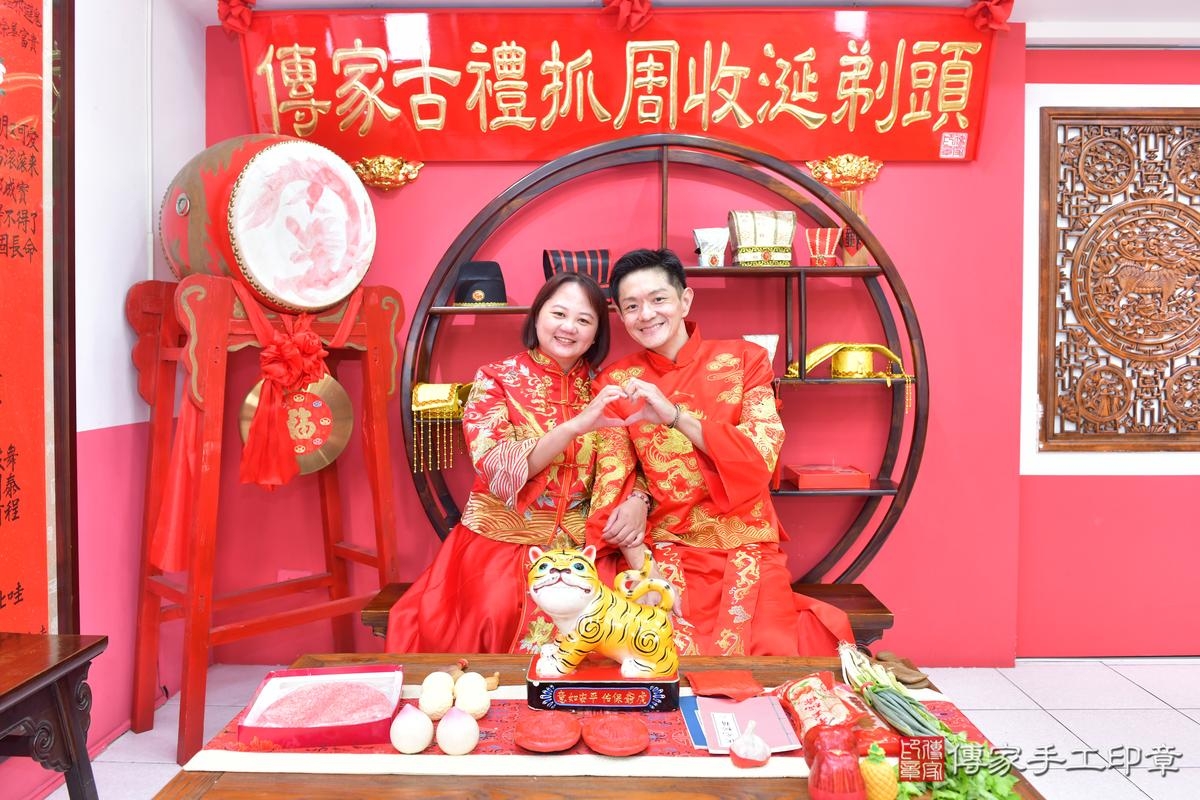 傳家手工印章台中店、抓周、度晬、中國風會場、抓周道具物品、抓周證書、滿周歲、鍇鍇寶寶、台中市、拍照、生日快樂