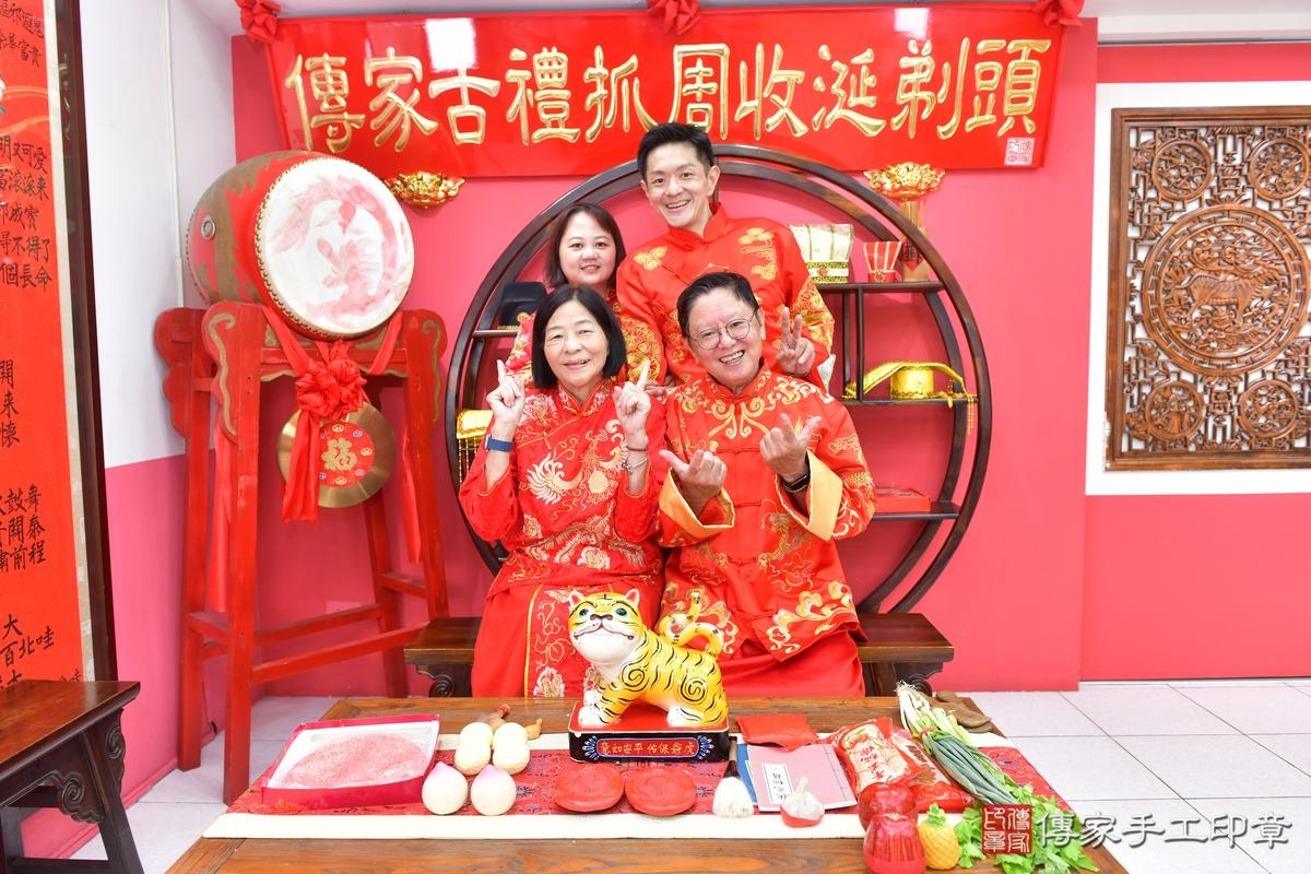 傳家手工印章台中店、抓周、度晬、中國風會場、抓周道具物品、抓周證書、滿周歲、鍇鍇寶寶、台中市、拍照、生日快樂