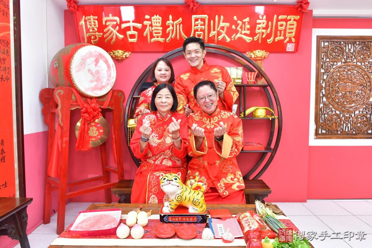 傳家手工印章台中店、抓周、度晬、中國風會場、抓周道具物品、抓周證書、滿周歲、鍇鍇寶寶、台中市、拍照、生日快樂