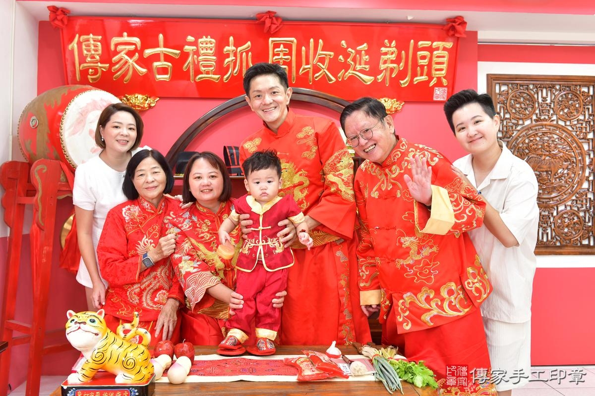 傳家手工印章台中店、抓周、度晬、中國風會場、抓周道具物品、抓周證書、滿周歲、鍇鍇寶寶、台中市、拍照、生日快樂